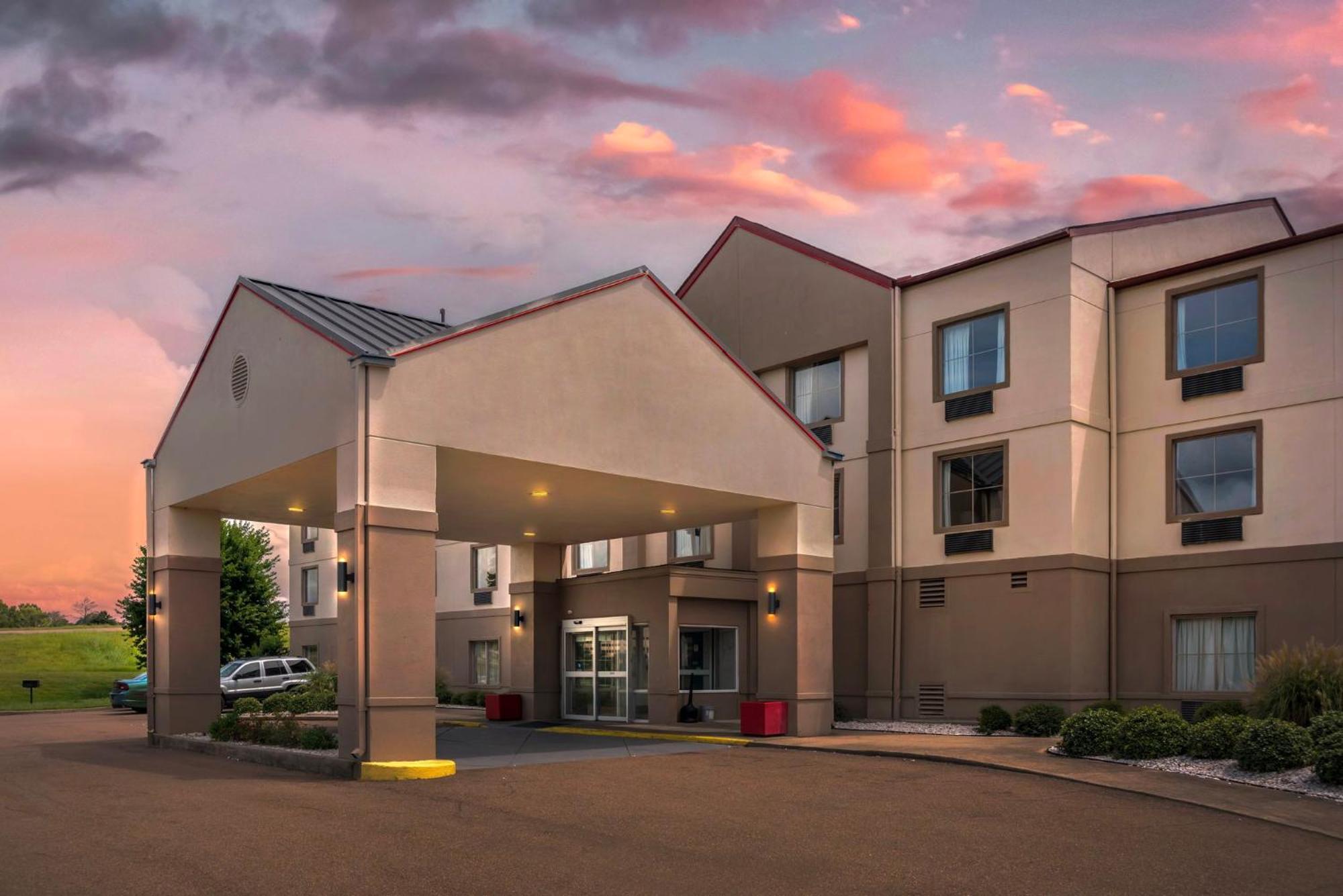 Red Roof Inn & Suites Vicksburg Bagian luar foto